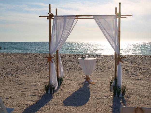 Easy to setup and still look gorgeous as a beach decor